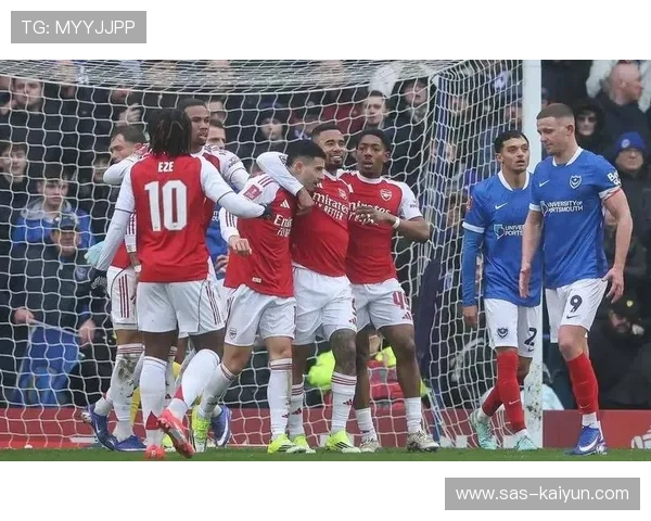 阿森纳门将达尔洛乌龙送礼，马杜埃凯角球造混乱得分