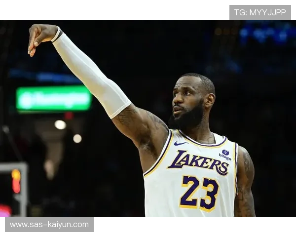 詹姆斯连续四场比赛助攻上双，41岁老将组织能力依旧顶级展现全面性